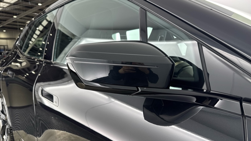 BMW iX 240kW xDrive40 M Sport 76.6kWh 5dr Auto Electric Estate - Image 32