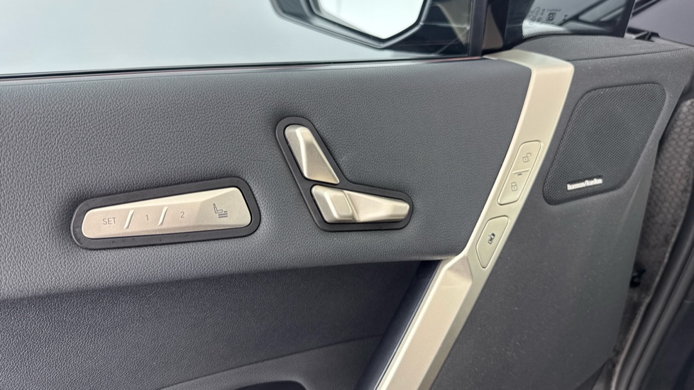 BMW iX 240kW xDrive40 M Sport 76.6kWh 5dr Auto Electric Estate - Image 35