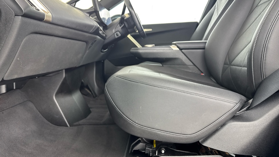 BMW iX 240kW xDrive40 M Sport 76.6kWh 5dr Auto Electric Estate - Image 36