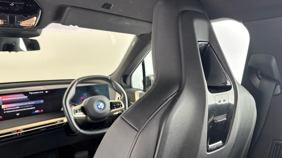 BMW iX 240kW xDrive40 M Sport 76.6kWh 5dr Auto Electric Estate - Image 44