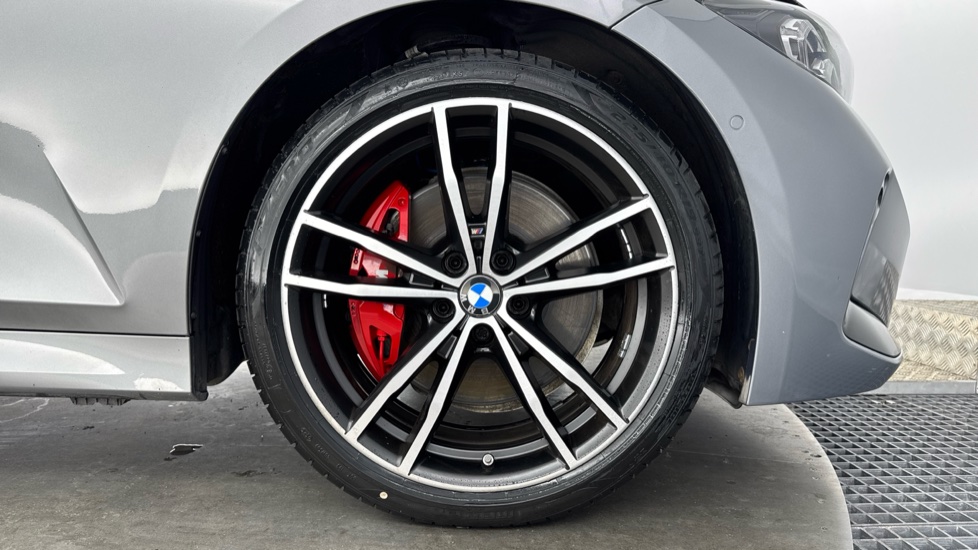 BMW 3 Series 320d xDrive MHT M Sport 5dr Step Auto [Pro Pack] Diesel Estate - Image 14