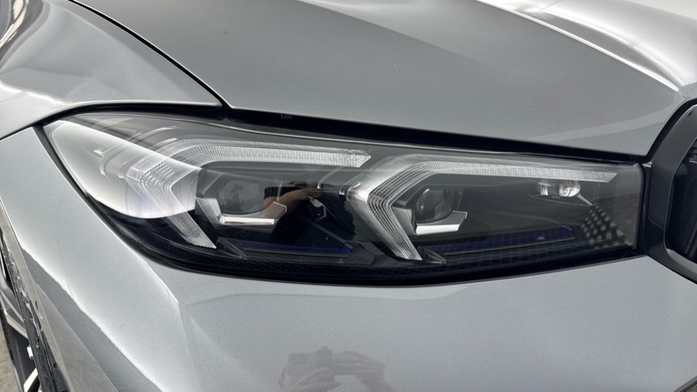 BMW 3 Series 320d xDrive MHT M Sport 5dr Step Auto [Pro Pack] Diesel Estate - Image 23