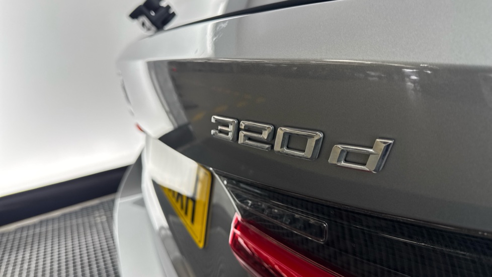 BMW 3 Series 320d xDrive MHT M Sport 5dr Step Auto [Pro Pack] Diesel Estate - Image 24