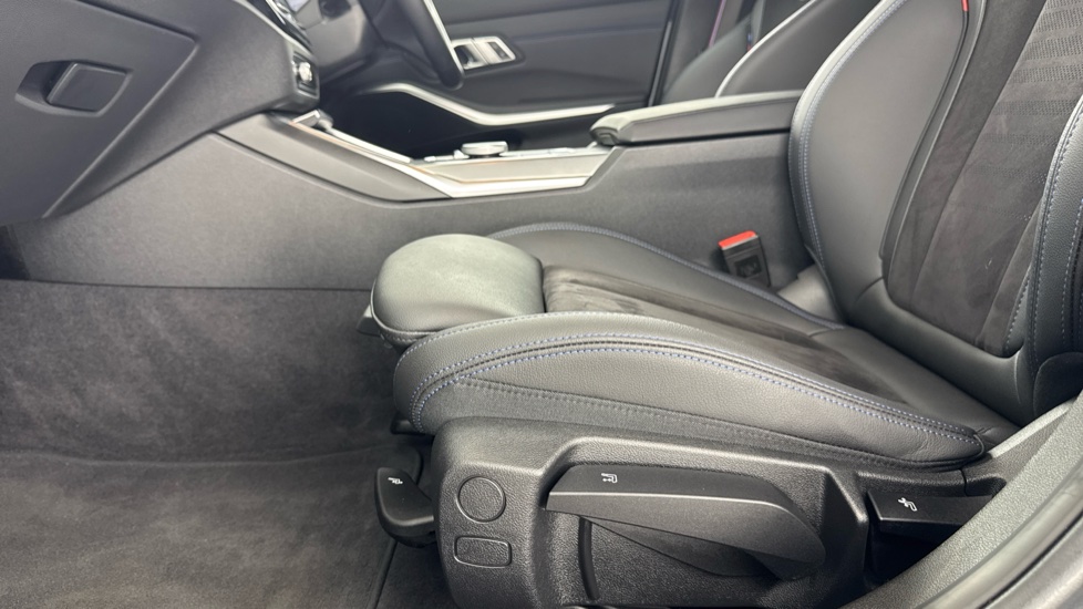 BMW 3 Series 320d xDrive MHT M Sport 5dr Step Auto [Pro Pack] Diesel Estate - Image 36