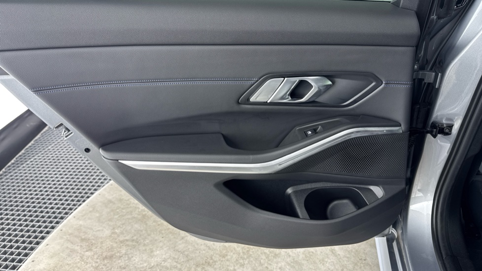 BMW 3 Series 320d xDrive MHT M Sport 5dr Step Auto [Pro Pack] Diesel Estate - Image 39