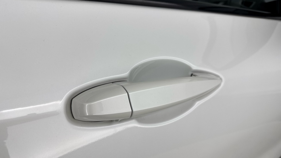 BMW X2 sDrive 18i Sport 5dr Petrol Hatchback - Image 32