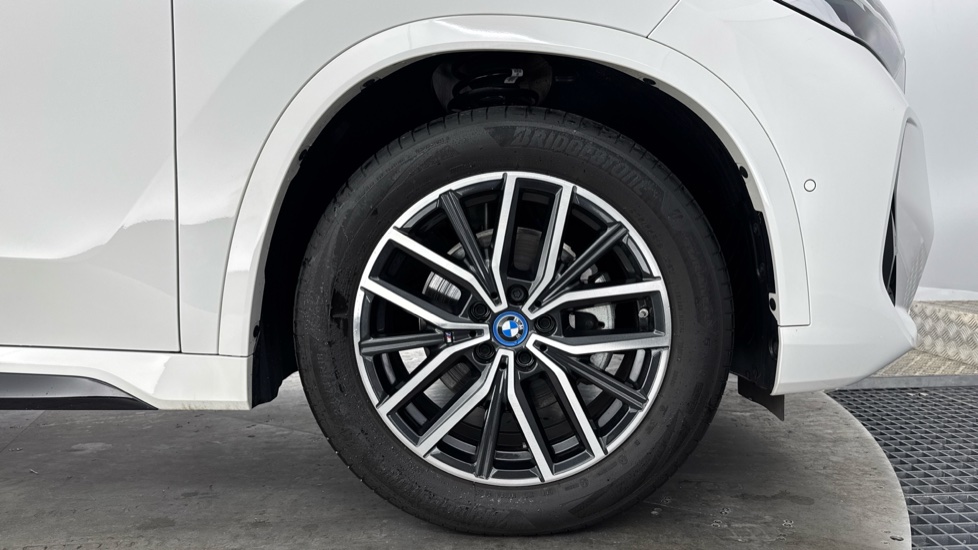 BMW iX1 150kW eDrive20 M Sport 65kWh 5dr Auto Electric Estate - Image 14