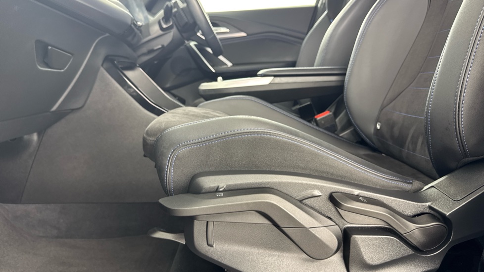 BMW X1 sDrive 20i MHT M Sport 5dr Step Auto Petrol Estate - Image 35
