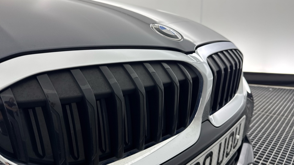 BMW 3 Series 320i xDrive SE 4dr Step Auto Petrol Saloon - Image 30