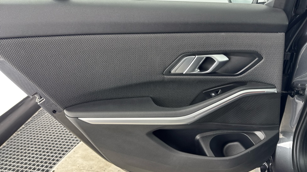BMW 3 Series 320i xDrive SE 4dr Step Auto Petrol Saloon - Image 35