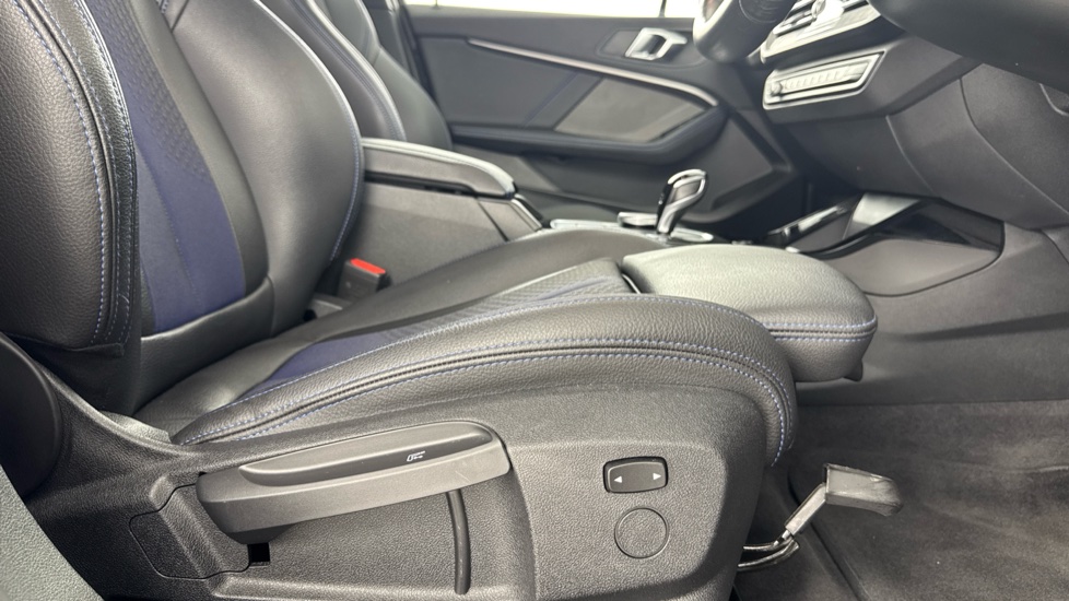 BMW 1 Series 118i [136] M Sport 5dr Step Auto [LCP/Tech pk] Petrol Hatchback - Image 43