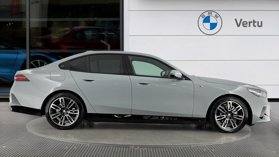 BMW 5 Series 530e M Sport 4dr Auto Saloon - Image 3