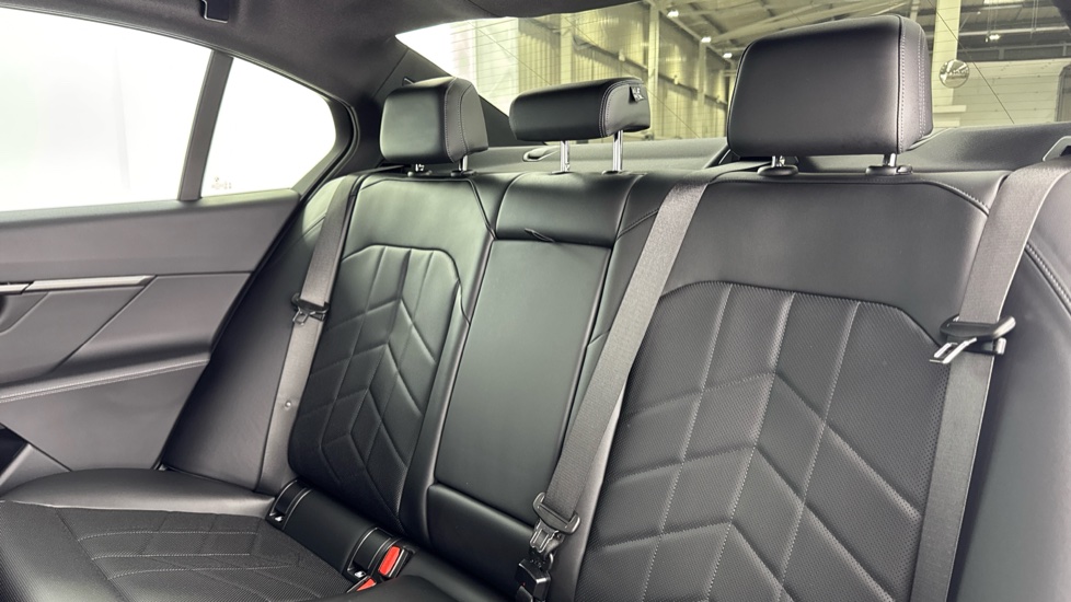 BMW 5 Series 530e M Sport 4dr Auto Saloon - Image 12
