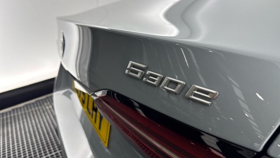 BMW 5 Series 530e M Sport 4dr Auto Saloon - Image 24