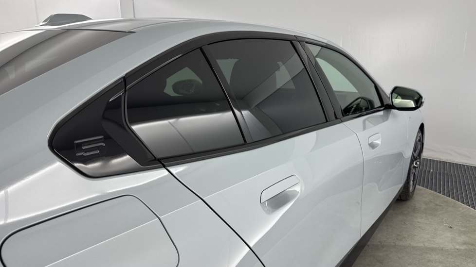 BMW 5 Series 530e M Sport 4dr Auto Saloon - Image 28