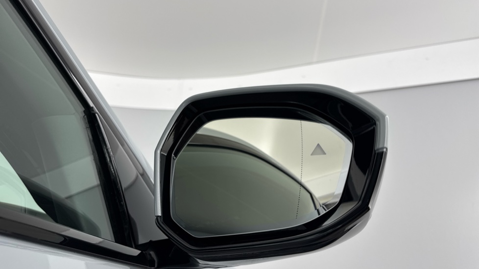 BMW 5 Series 530e M Sport 4dr Auto Saloon - Image 30