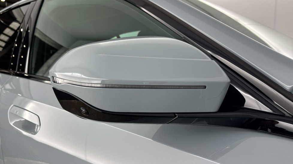 BMW 5 Series 530e M Sport 4dr Auto Saloon - Image 31