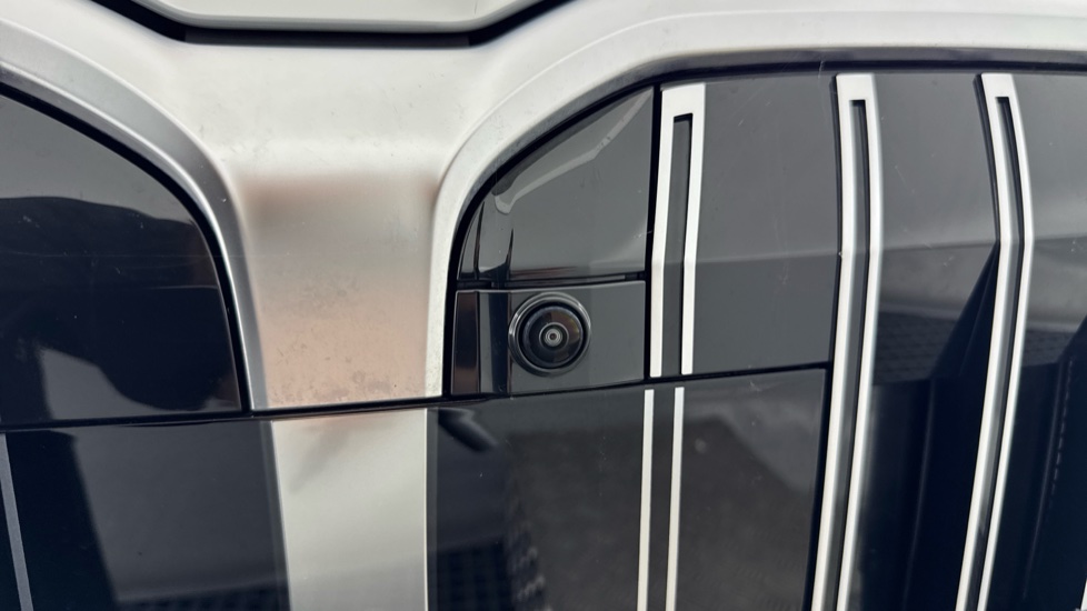 BMW 5 Series 530e M Sport 4dr Auto Saloon - Image 34