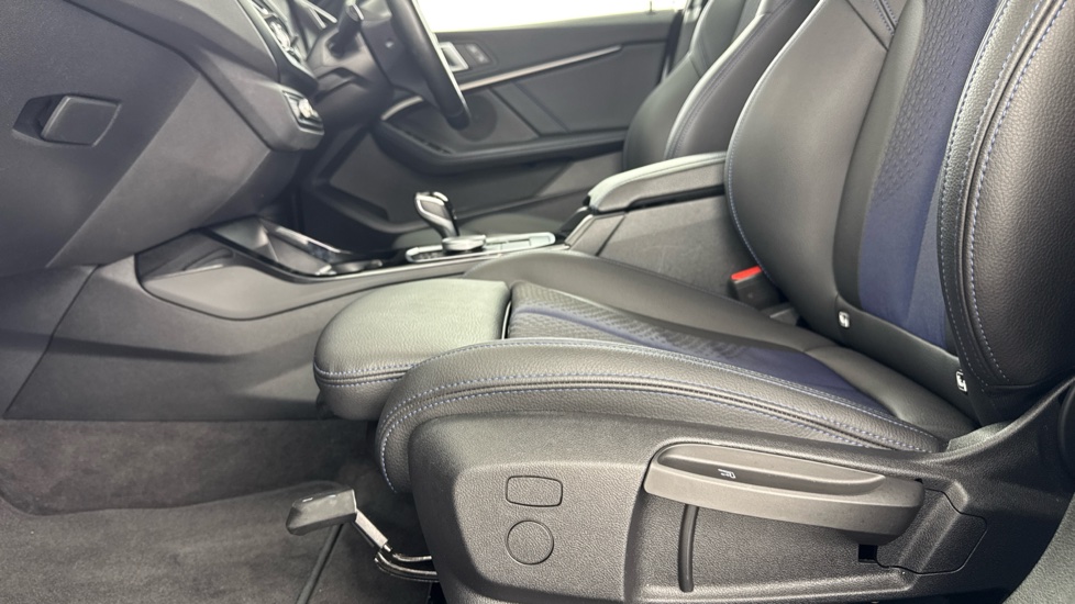 BMW 2 Series 218i [136] M Sport 4dr DCT Petrol Saloon - Image 32