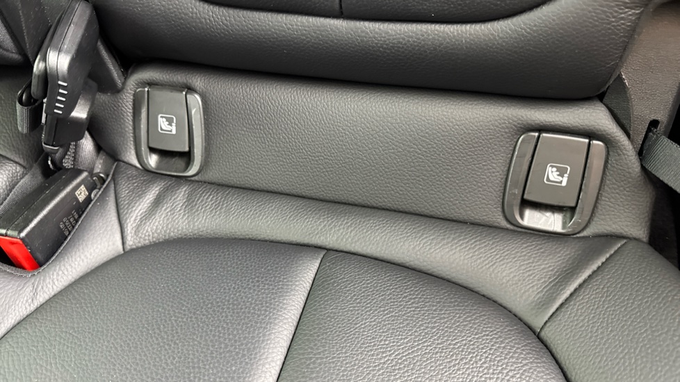 BMW X1 sDrive 20i Sport 5dr Step Auto Petrol Estate - Image 37