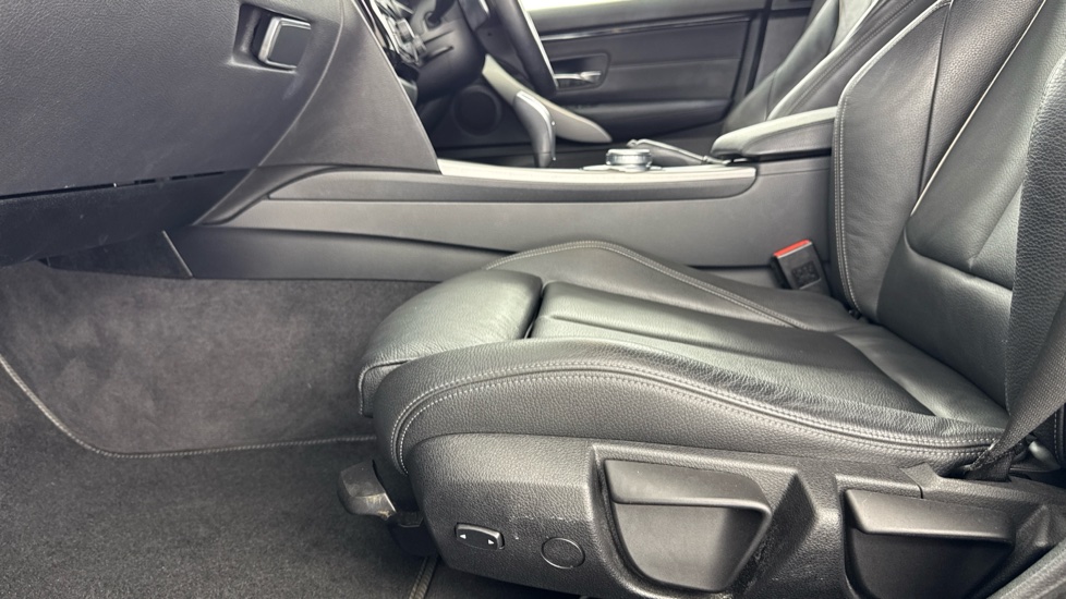 BMW 4 Series 420i M Sport 5dr Auto [Professional Media] Petrol Hatchback - Image 35