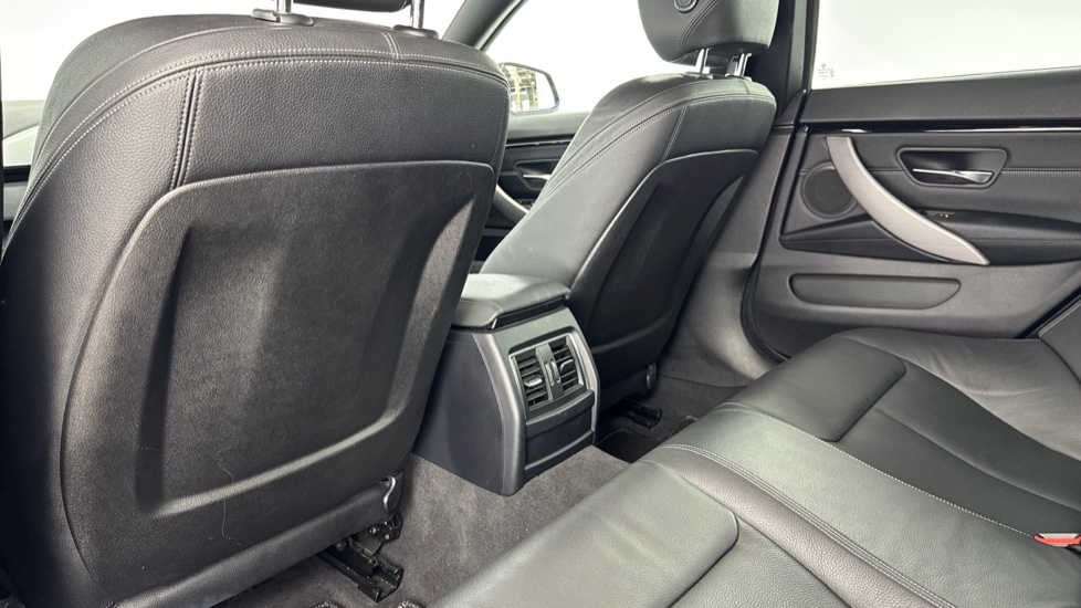 BMW 4 Series 420i M Sport 5dr Auto [Professional Media] Petrol Hatchback - Image 37