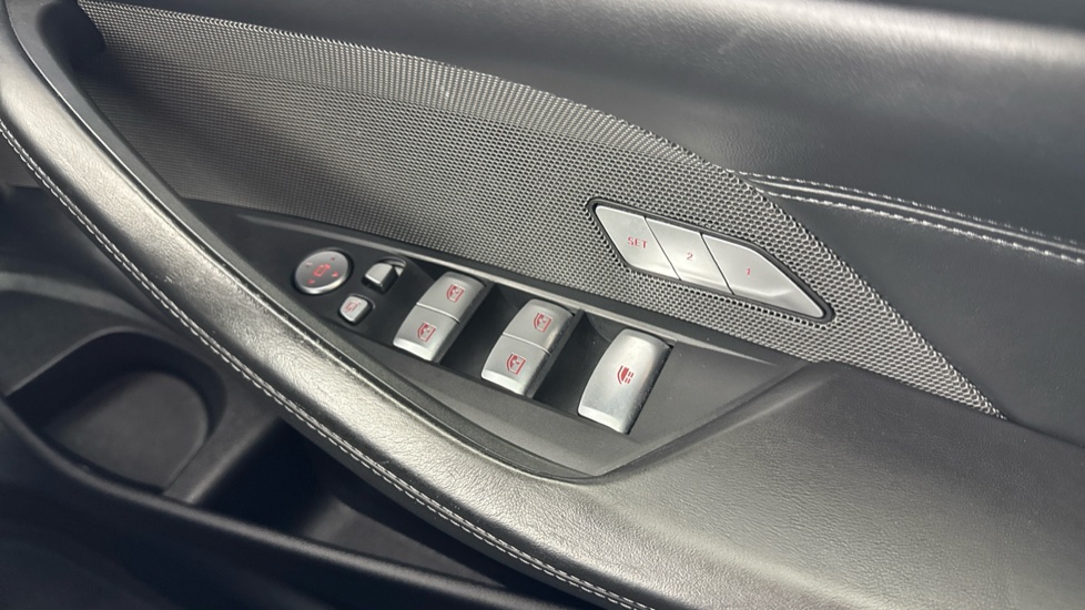 BMW M4 xDrive Competition M 2dr Step Auto Petrol Convertible - Image 50