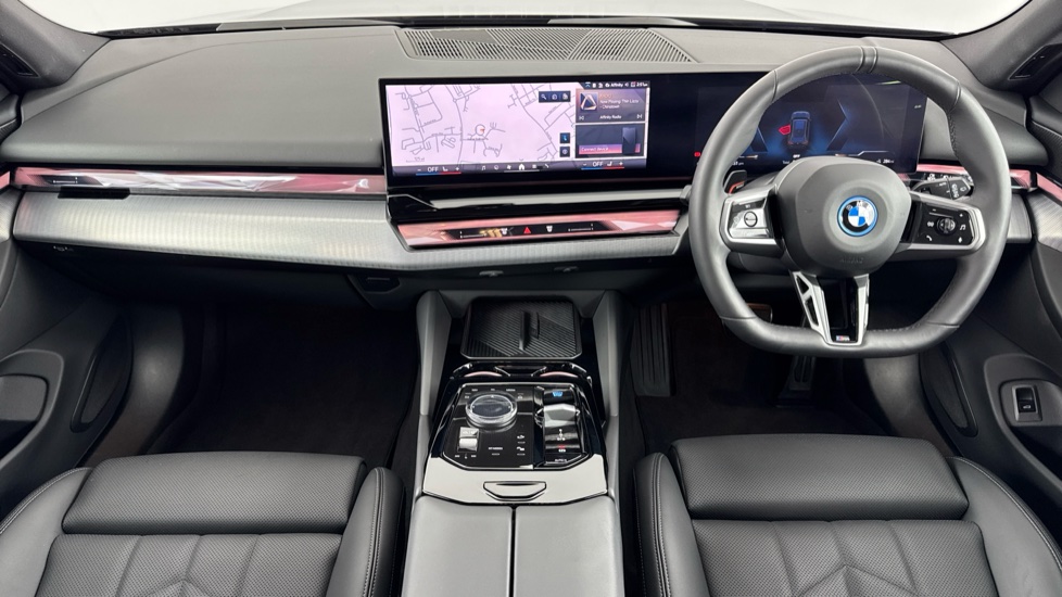 BMW i5 250kW eDrive40 M Sport 84kWh 5dr Auto Electric Estate - Image 4