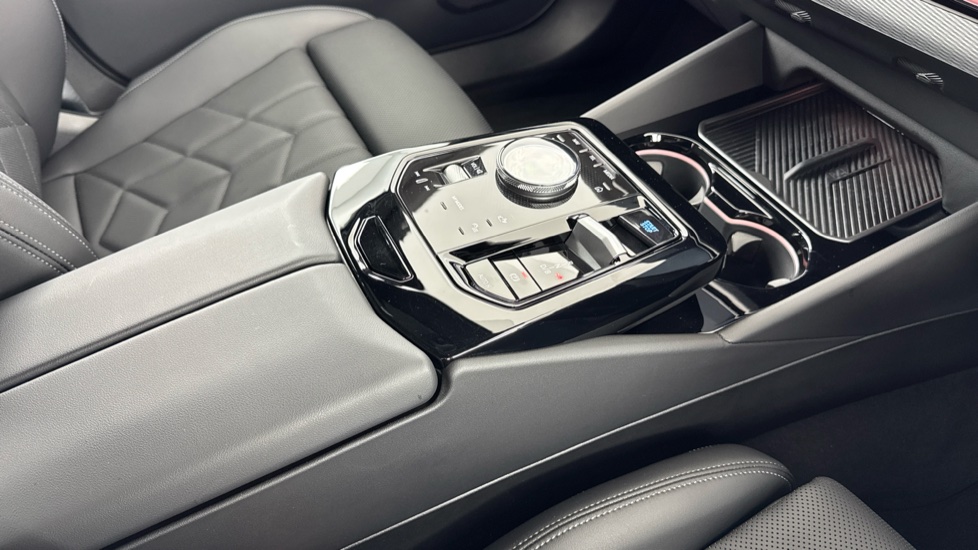 BMW i5 250kW eDrive40 M Sport 84kWh 5dr Auto Electric Estate - Image 10