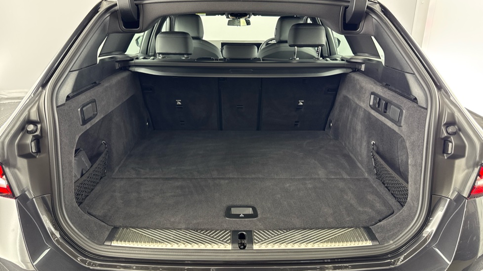 BMW i5 250kW eDrive40 M Sport 84kWh 5dr Auto Electric Estate - Image 13
