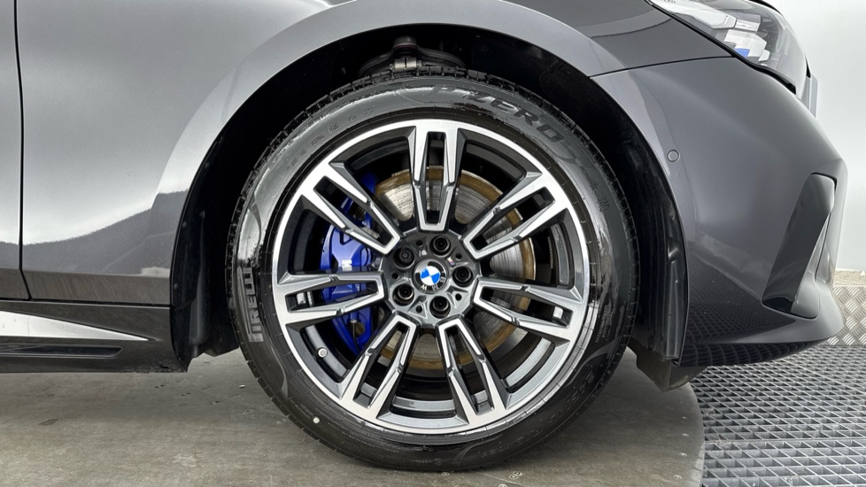 BMW i5 250kW eDrive40 M Sport 84kWh 5dr Auto Electric Estate - Image 14