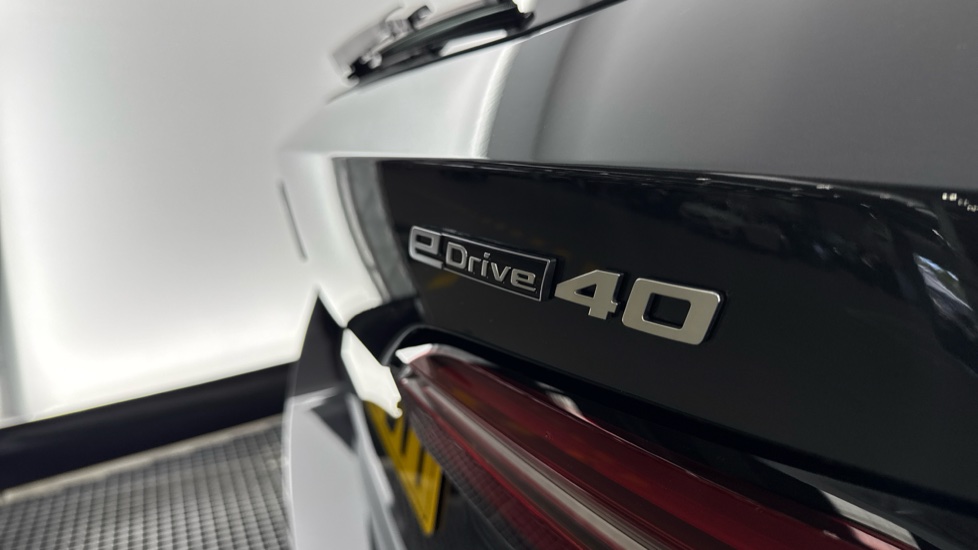 BMW i5 250kW eDrive40 M Sport 84kWh 5dr Auto Electric Estate - Image 24