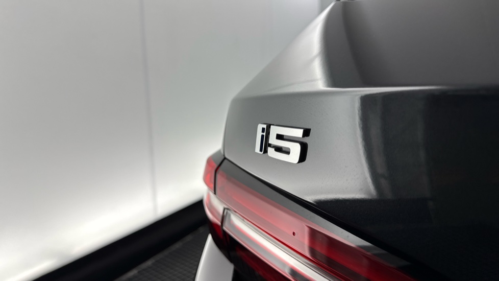 BMW i5 250kW eDrive40 M Sport 84kWh 5dr Auto Electric Estate - Image 26