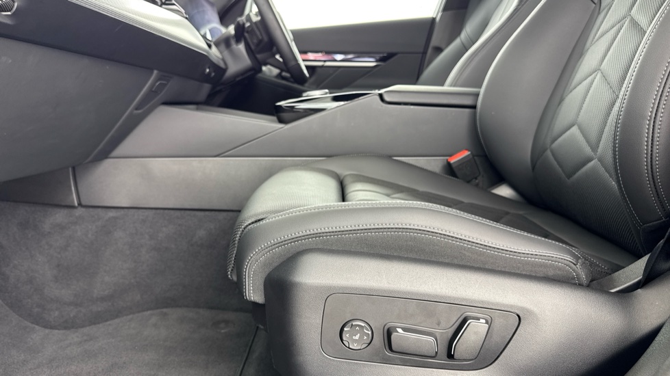 BMW i5 250kW eDrive40 M Sport 84kWh 5dr Auto Electric Estate - Image 36