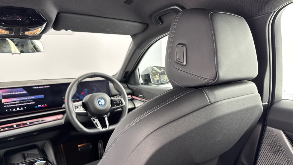 BMW i5 250kW eDrive40 M Sport 84kWh 5dr Auto Electric Estate - Image 44