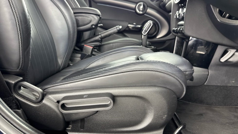 MINI Hatchback 2.0 Cooper S Exclusive 5dr Auto Petrol Hatchback - Image 42
