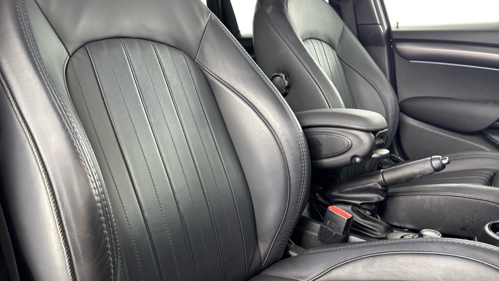 MINI Hatchback 2.0 Cooper S Exclusive 5dr Auto Petrol Hatchback - Image 43