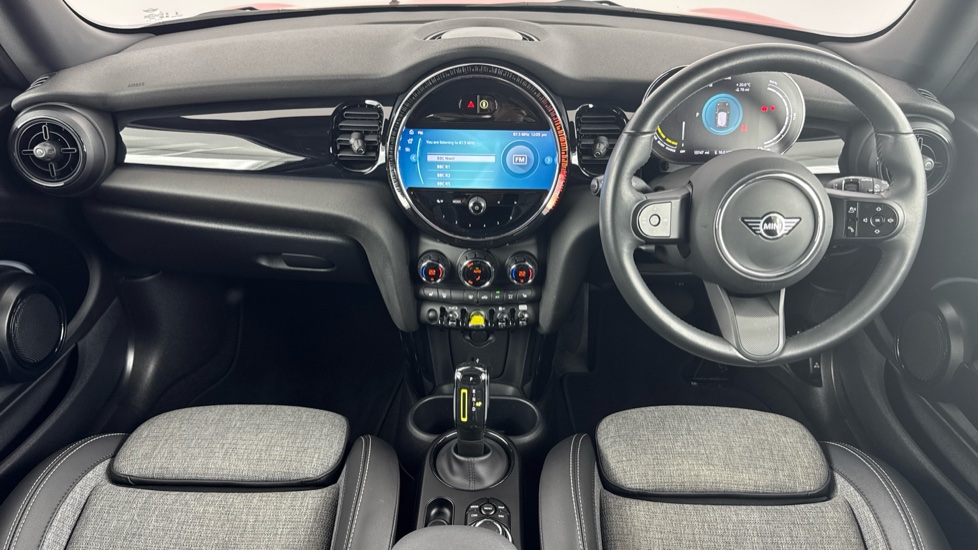 MINI Hatchback 135kW Cooper S Level 2 33kWh 3dr Auto Electric Hatchback - Image 4