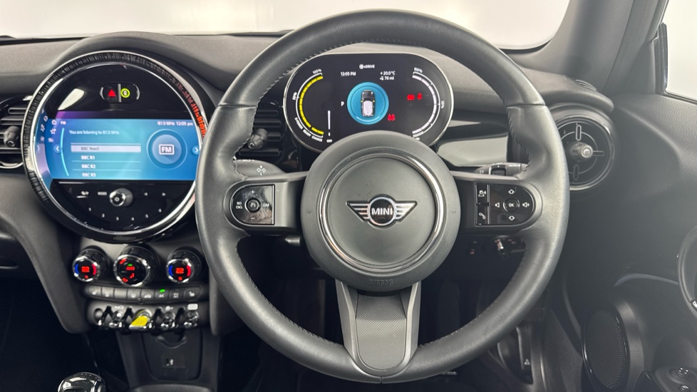 MINI Hatchback 135kW Cooper S Level 2 33kWh 3dr Auto Electric Hatchback - Image 5