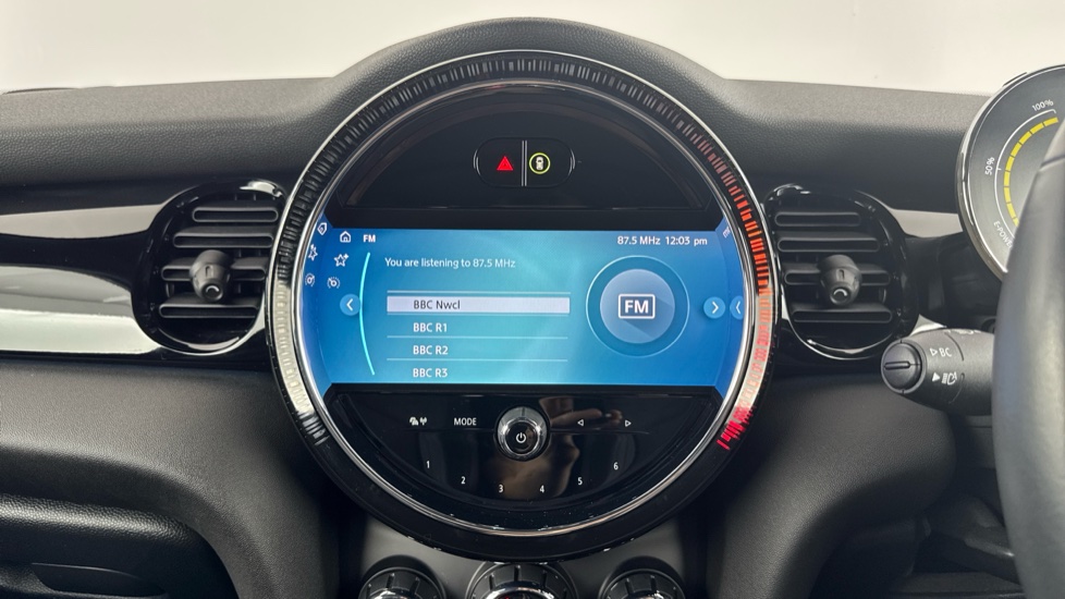 MINI Hatchback 135kW Cooper S Level 2 33kWh 3dr Auto Electric Hatchback - Image 8