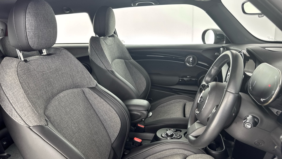 MINI Hatchback 135kW Cooper S Level 2 33kWh 3dr Auto Electric Hatchback - Image 11