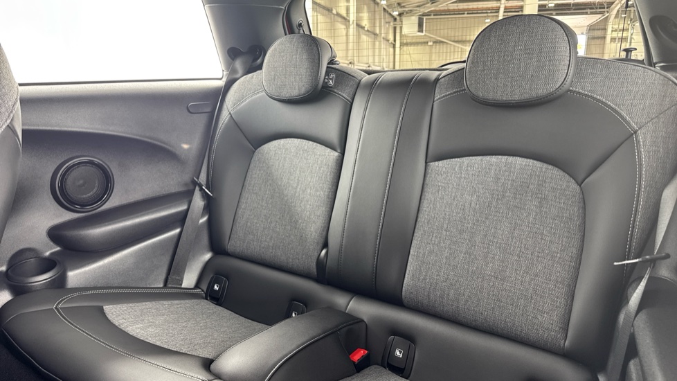 MINI Hatchback 135kW Cooper S Level 2 33kWh 3dr Auto Electric Hatchback - Image 12