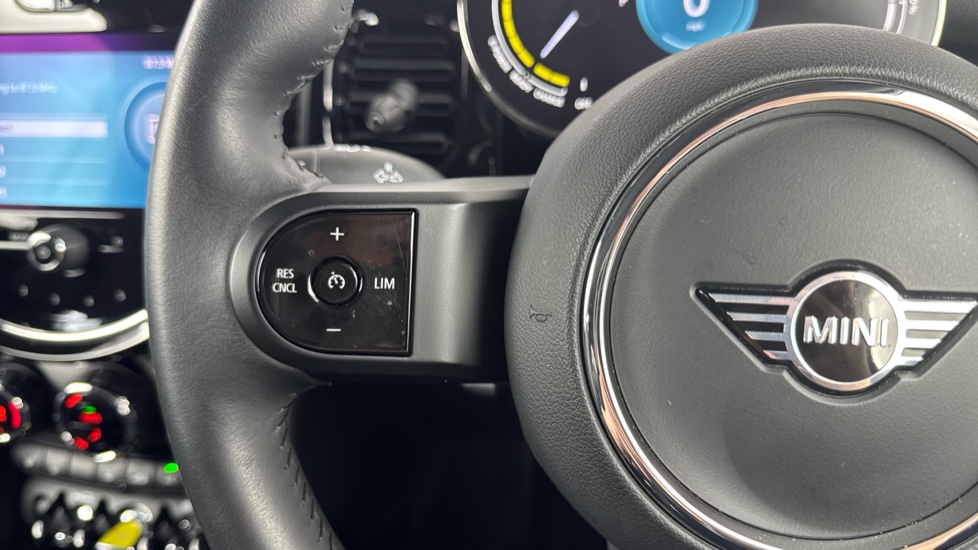 MINI Hatchback 135kW Cooper S Level 2 33kWh 3dr Auto Electric Hatchback - Image 17