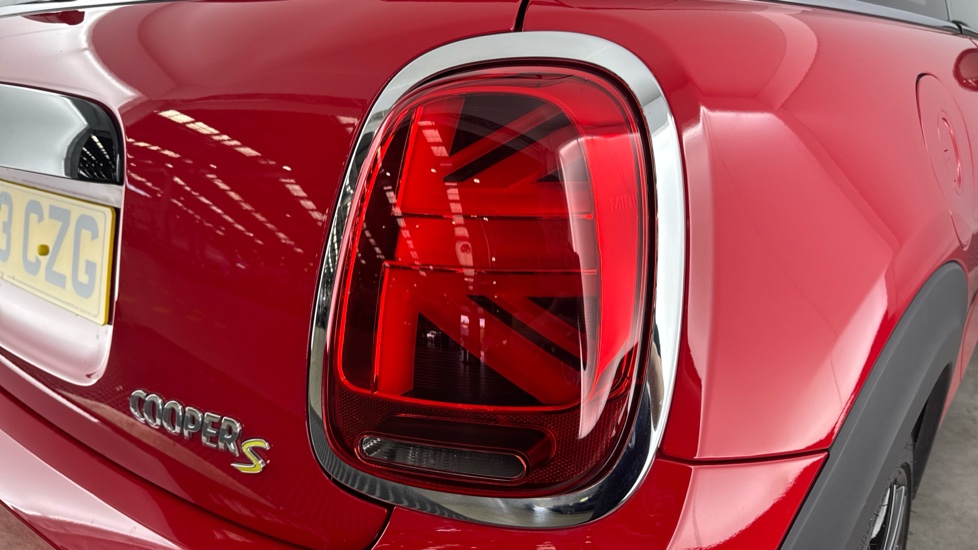 MINI Hatchback 135kW Cooper S Level 2 33kWh 3dr Auto Electric Hatchback - Image 22