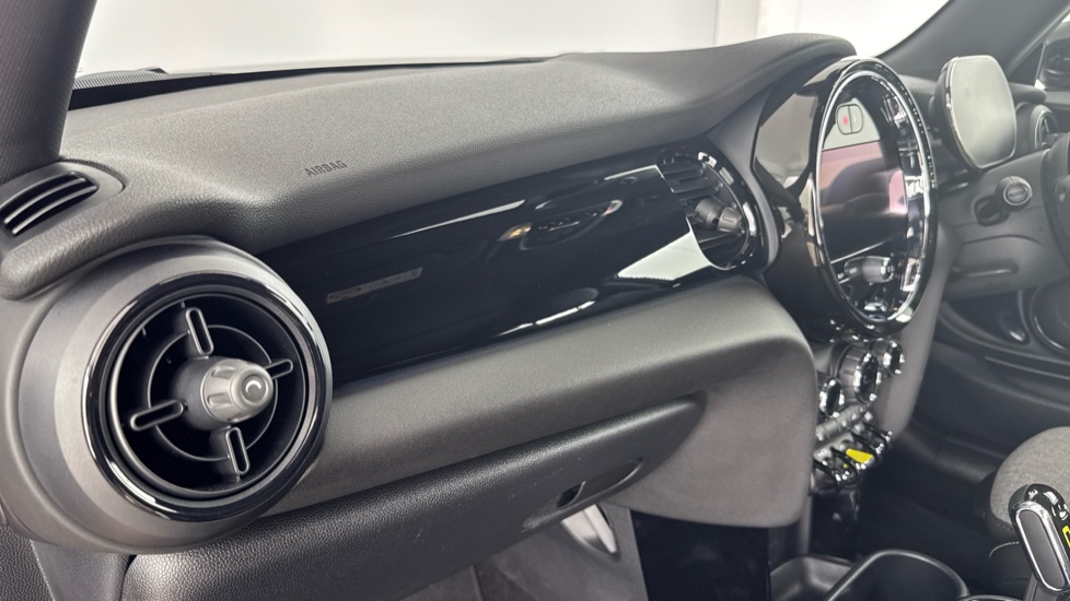 MINI Hatchback 135kW Cooper S Level 2 33kWh 3dr Auto Electric Hatchback - Image 36