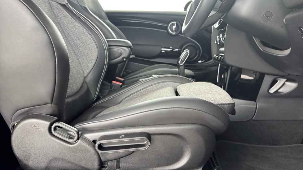 MINI Hatchback 135kW Cooper S Level 2 33kWh 3dr Auto Electric Hatchback - Image 41