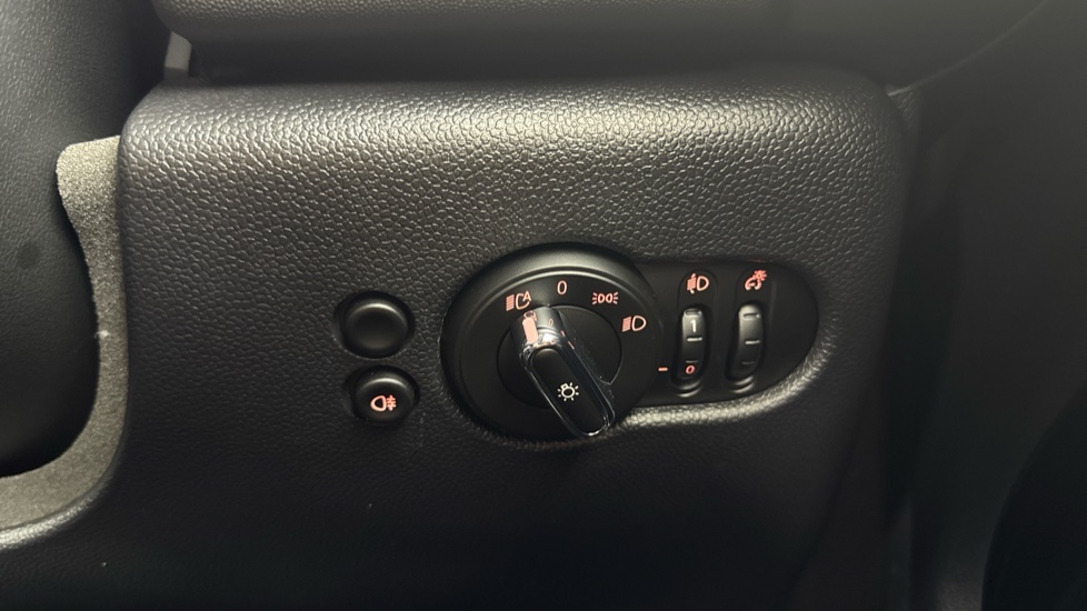 MINI Hatchback 135kW Cooper S Level 2 33kWh 3dr Auto Electric Hatchback - Image 47