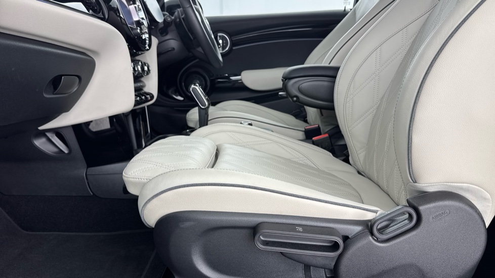MINI Hatchback 2.0 John Cooper Works Premium 3dr Auto Petrol Hatchback - Image 34