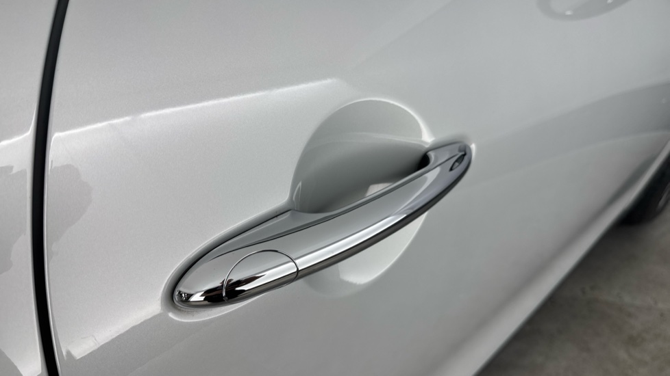 MINI Hatchback 1.5 Cooper Exclusive II 3dr Petrol Hatchback - Image 27