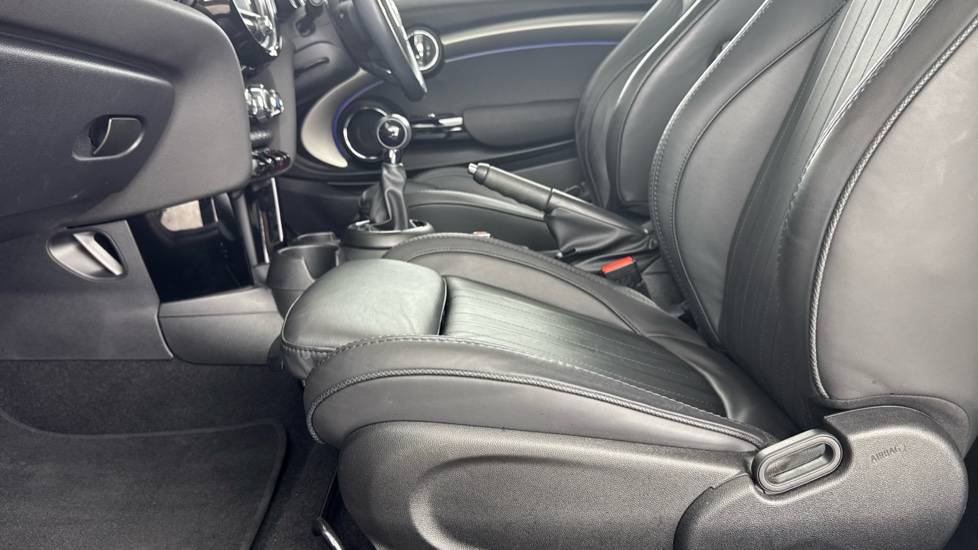 MINI Hatchback 1.5 Cooper Exclusive II 3dr Petrol Hatchback - Image 32